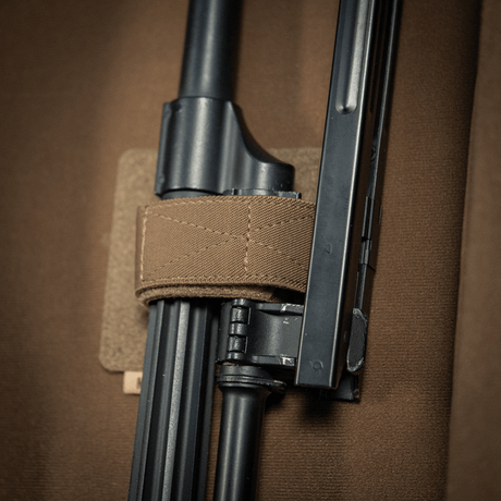 Close-up af indvendig fastgørelse i M-Tac Gun Backpack Case 125 cm Gen.II Elite, der viser solid polstring og stropper til sikker opbevaring.