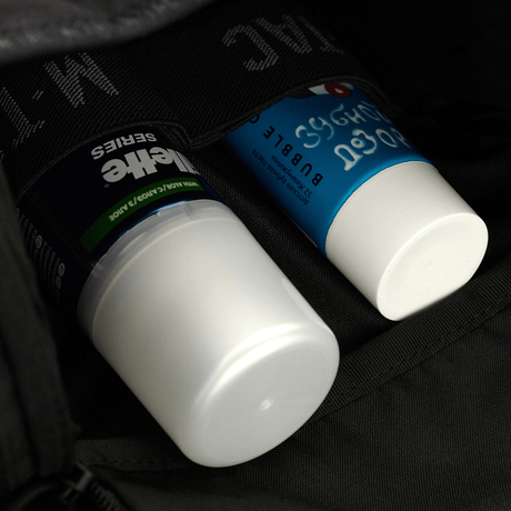 M-Tac Toilettaske Elite Gen.II med opbevaring af to hygiejneartikler i taskens organiserede rum