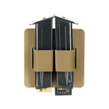 M-Tac Double Mag Pouch Hook Backed Magazine med to sorte magasiner i en brun holder med Velcro fastgørelse, set forfra.