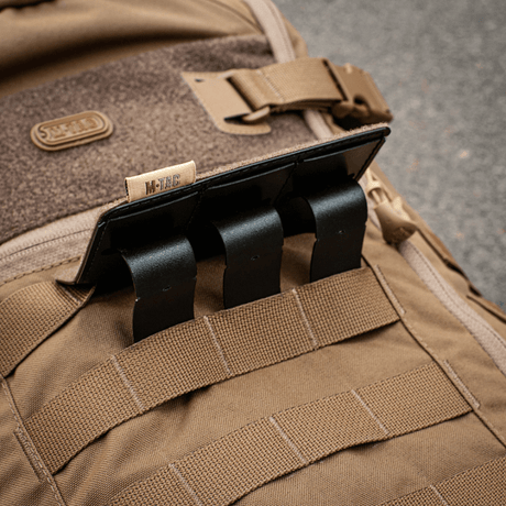 M-Tac Taktisk Morale Patch Display Board Hook og Loop Molle 120x85 fastgjort til rygsæk