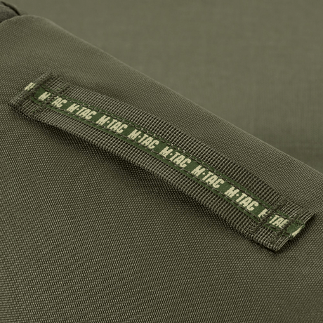 M-Tac Toilettaske med vandafvisende 600D polyester, ideel til opbevaring af tandbørste og cremer, kompakt og holdbar design.