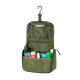 M-Tac Toilettaske i vandafvisende 600D polyester, kompakt design til opbevaring af toiletartikler, ideel til rejser og hverdag.