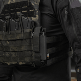 M-Tac Tourniquet Pouch Elastisk VELCRO Gen.II monteret på taktisk vest, klar til hurtig adgang til C-A-T tourniquet. Robust Cordura 500D.