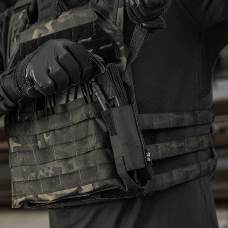 M-Tac Tourniquet Pouch Elastisk VELCRO Gen.II på taktisk vest for hurtig adgang til C-A-T tourniquet i robust Cordura 500D materiale.