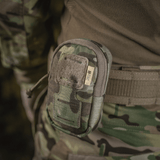 M-Tac PC Utility Pouch Elite på camouflagebælte, Cordura-materiale med MOLLE-interface og Velcro-panel, perfekt til taktisk brug.