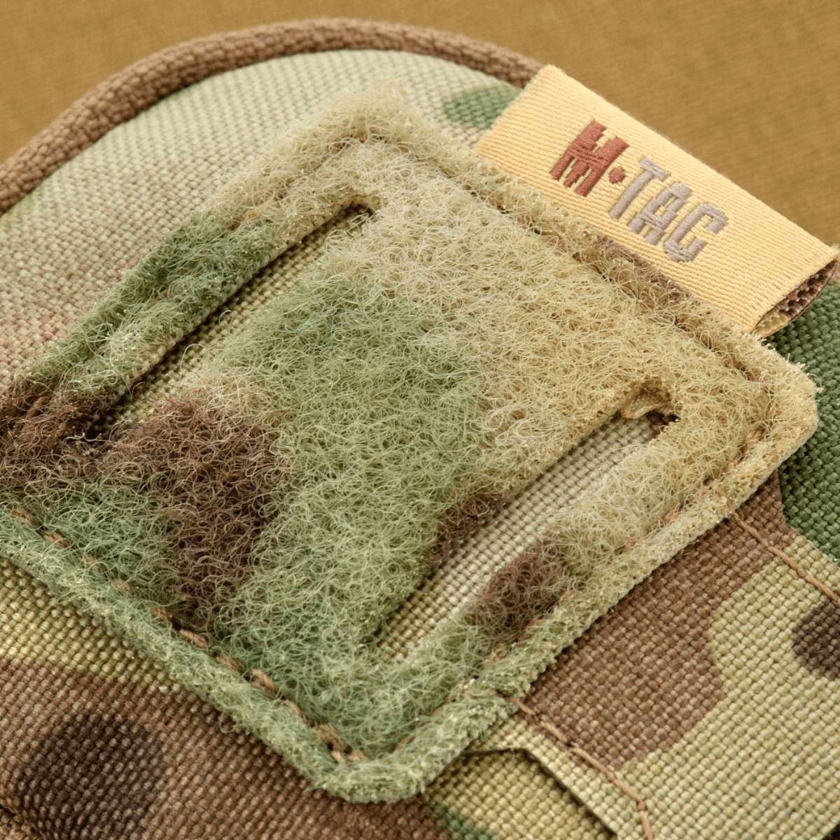 M-Tac PC Utility Pouch Elite i camouflage med Velcro-panel til patches og slidstærkt Cordura-materiale.