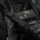 M-Tac Tourniquet Pouch Elastisk med MOLLE Gen.II på taktisk vest i brug.