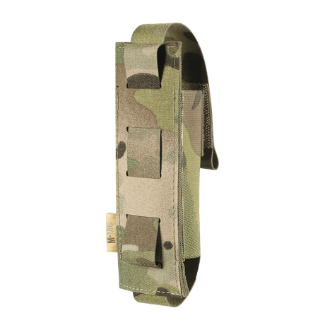 M-Tac Tourniquet Pouch Elastisk med MOLLE Gen.II i camouflage-design, set fra siden til hurtig tourniquet adgang.