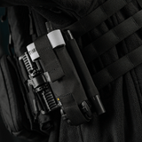 M-Tac Elastisk Tourniquet Pouch Molle Gen.III fastgjort på vest med bred elastik og hurtig adgangsdesign, materiale Cordura Squadron.