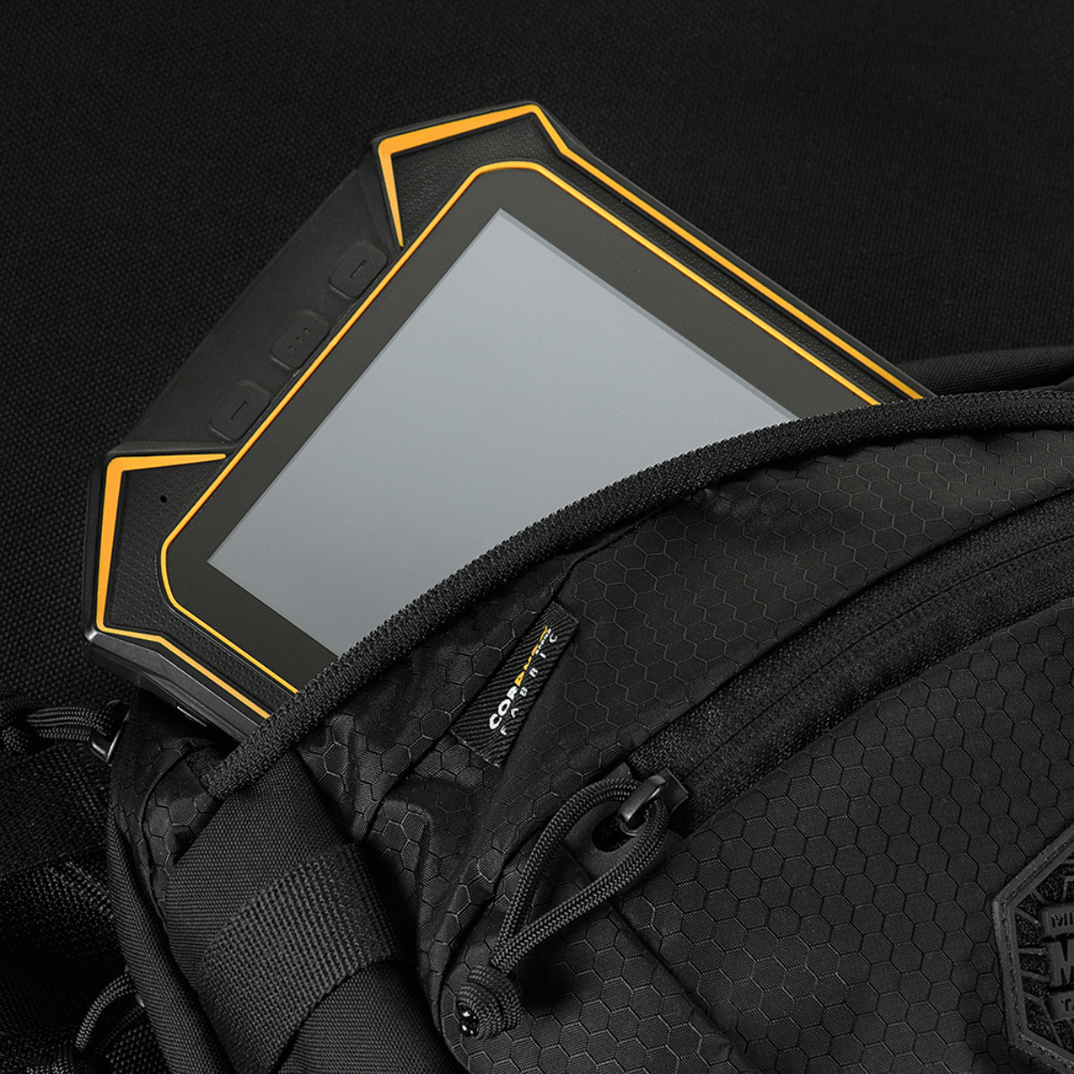M-Tac Sphaera Hex Hardsling Taske Gen.II Elite med skjult rum til tablet i Cordura-materiale og hex-polyester design