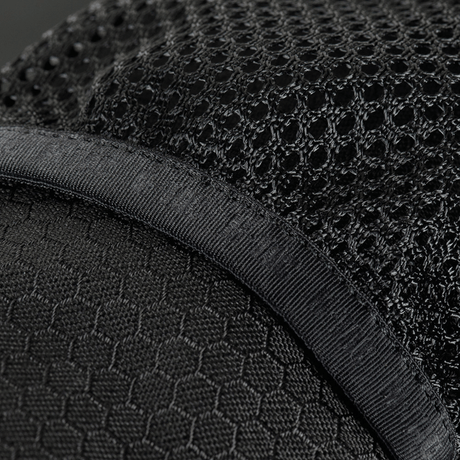 Nærbillede af M-Tac Satellite Magnet Taske Elite Hex med sort Cordura og Hex-polyester stoftekstur. Magnetisk lukning ikke synlig.