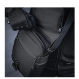 M-Tac Satellite Magnettaske Gen. II Elite Hex i brug, multifunktionel organizer-tasker lavet af Cordura Hex og Cordura 1000D.