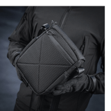 Person holder M-Tac Satellite Magnettaske Gen. II Elite Hex, lavet af slidstærkt Cordura materiale med funktionelt design.