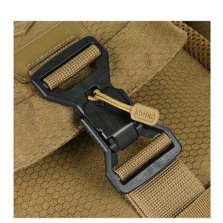 Nærbillede af M-Tac Satellite Magnettaske Gen. II Elite Hex med holdbare Woojin spænder