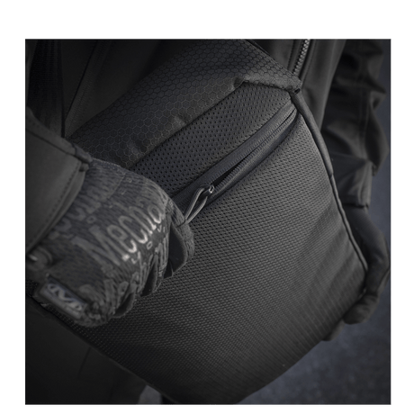 M-Tac Magnet XL Taske Elite Hex med skulderrem og FidLock-låsesystem for hurtig og sikker lukning, set i detalje.