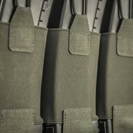 M‑Tac Elastisk Triple Magazine Pouch Elite med tre magasiner, robust Cordura 500D materiale, MOLLE kompatibilitet for feltbrug.