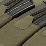 M‑Tac Elastisk Triple Magazine Pouch Elite til tre AK/AR-magasiner, robust Cordura 500D materiale, MOLLE kompatible monteringsmuligheder.
