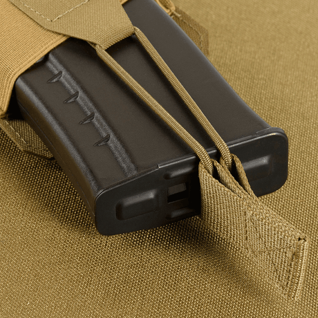M‑Tac Elastisk Single Magazine Pouch Elite med AK/AR-magasin, lavet af holdbart Cordura 500D, med sikker elastik og MOLLE-montering.