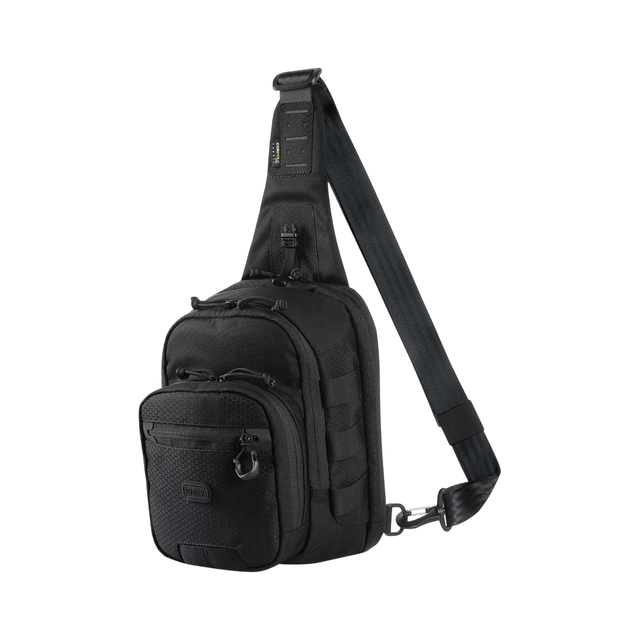 M‑Tac Cross Bag Elite Hex i robust Cordura 500 materiale, sort sling taske med MIL-SPEC fittings, perfektioneret til taktisk brug.