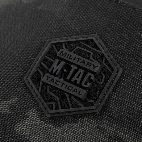 M-Tac Cross Bag Elite Hex logo på Cordura 500 materiale, ideel til daglig brug og taktisk udstyr, sort hexagon badge.