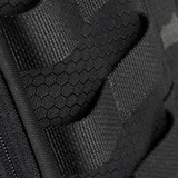 Nærbillede af M‑Tac Cross Bag Elite Hex i Cordura 500 materiale med hex mønster og MIL-SPEC stropper, ideel til daglig og taktisk brug.