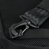 Nærbillede af M‑Tac Cross Bag Elite Hex, der viser en stærk krog og stropdetalje på en Cordura 500 taske til taktisk brug.