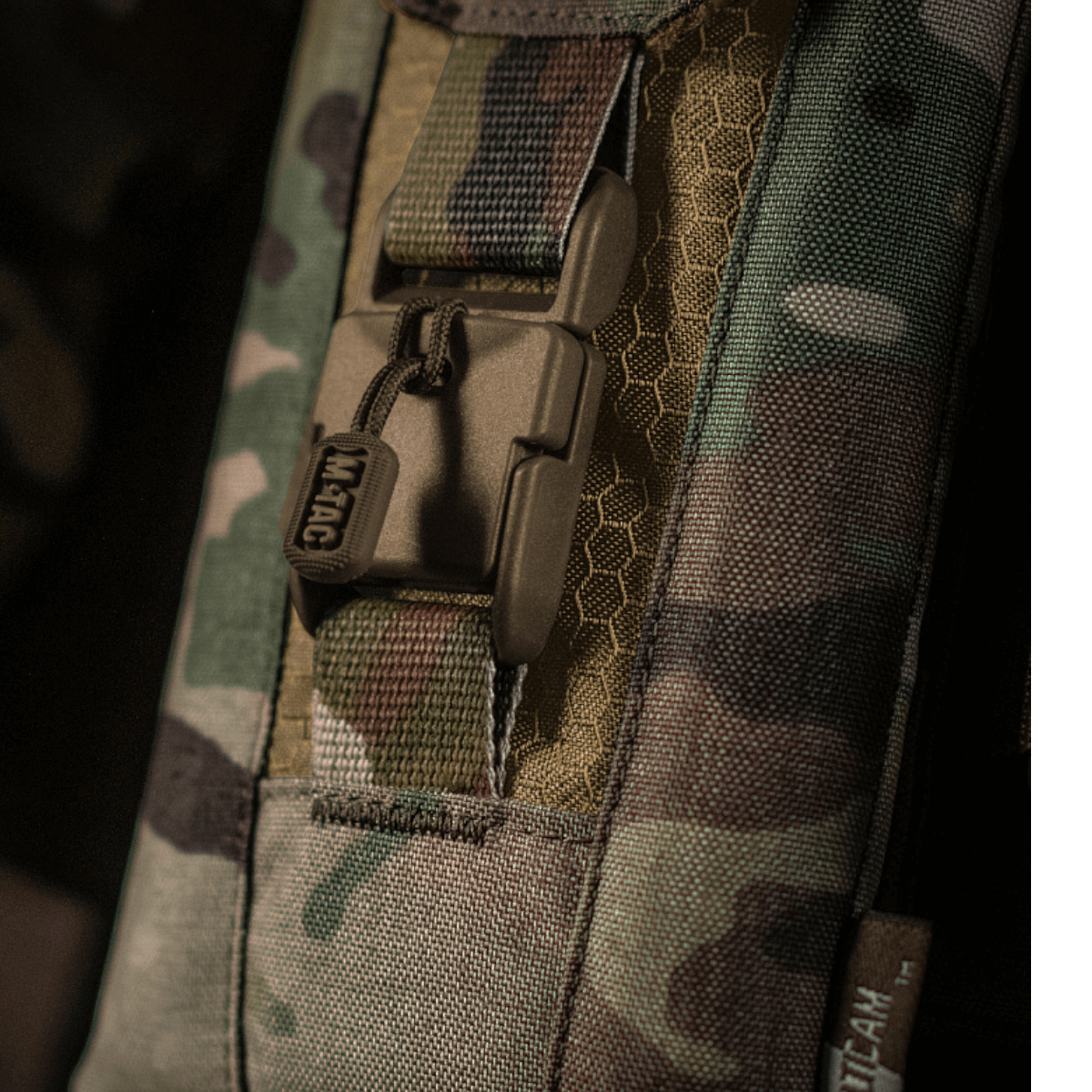M-Tac Smartphone Lomme Elite Large Hex i camouflage design med WJ magnetisk spænde lavet af slidstærkt CORDURA HEX materiale.