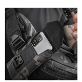 M-Tac Smartphone Lomme Elite Large Hex sort taske med magnetisk spændelukning og plads til smartphone op til 6,5 tommer i Cordura materiale.