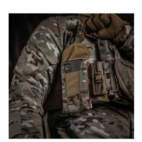 M-Tac Smartphone Lomme Elite Large Hex i robust CORDURA HEX, perfekt til op til 6,5 tommer telefoner med magnetisk WJ spænde, i camouflage.