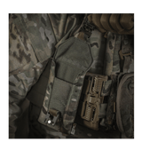 M-Tac Smartphone Lomme Elite Large Hex monteret på taktisk vest, robust Cordura-materiale, elegant og slidstærk opbevaringsløsning.