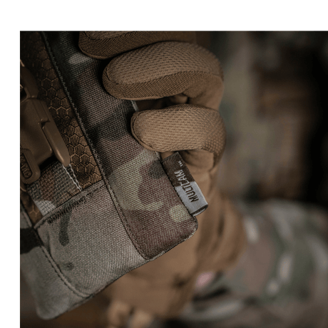 Taktisk brug af M-Tac Smartphone Lomme Elite Large Hex i CORDURA HEX-materiale i camouflagefarver med magnetisk WJ spænde.