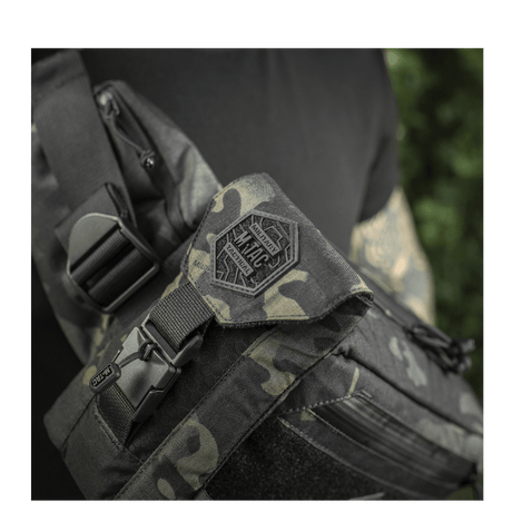 M-Tac Smartphone Lomme Elite Large Hex i slidstærk Cordura med WJ magnetisk spænde, ideel til opbevaring af smartphones op til 6,5 tommer.