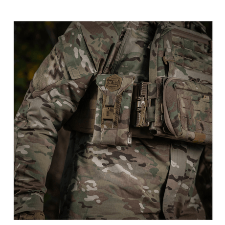 M-Tac Smartphone Lomme Elite Large Hex i sort camouflage-stil, holdbart CORDURA HEX 1000D materiale med magnetisk WJ spænde, op til 6,5 tommer.