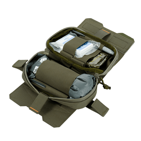 M-Tac Horizontal Medical Pouch Elite i åbnet tilstand med organiseret førstehjælpsudstyr, ideelt til felten, lavet i holdbart Cordura-materiale.