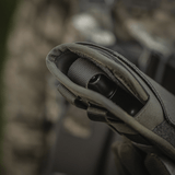 M-Tac Universal Taktisk Hylster Elite Venstre i Cordura 500D med justerbar strop og MOLLE-interface til sikker pistolopbevaring.