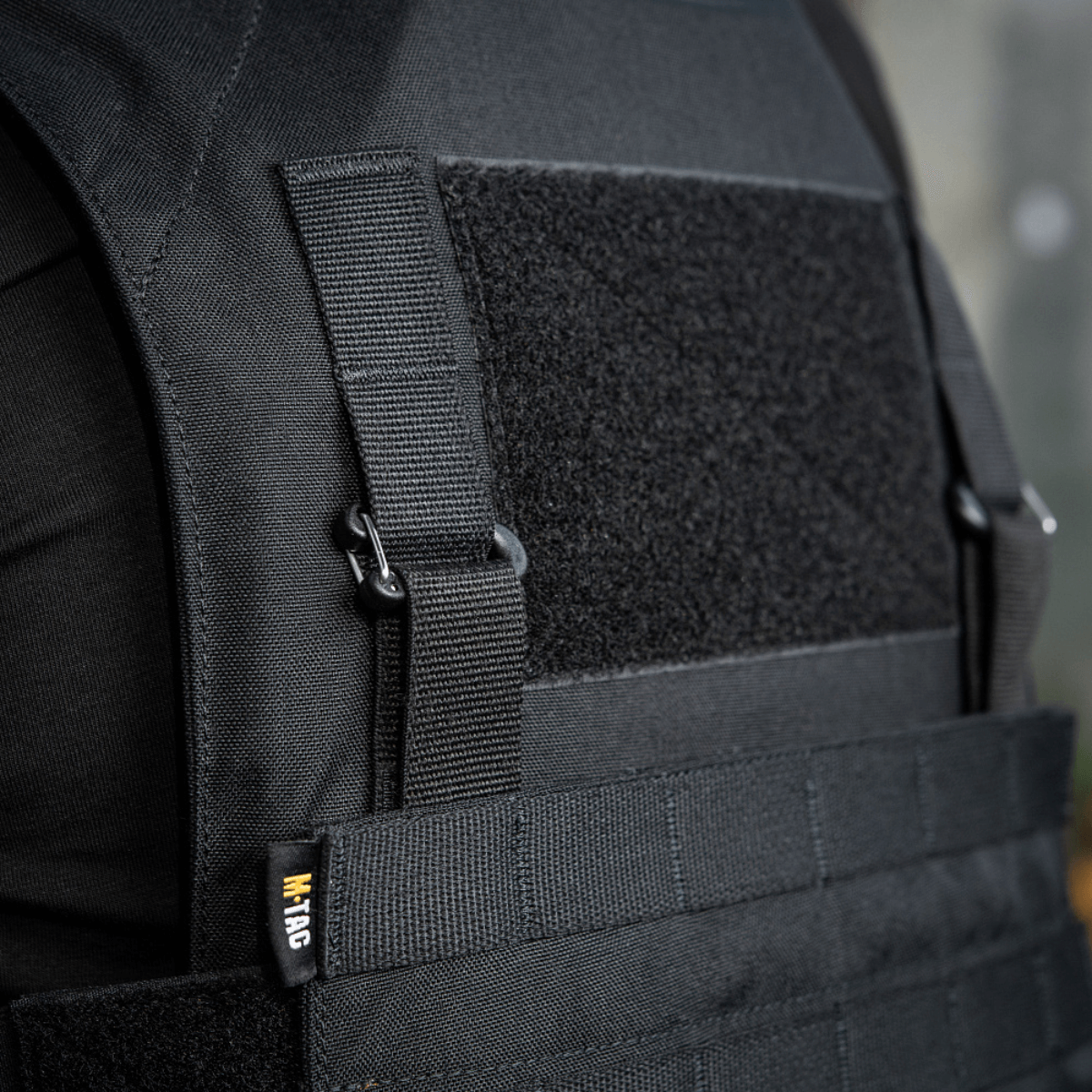 M‑Tac Front Panel til Cuirass QRS med Velcro og MOLLE-system til montering af udstyr, designet i robust Cordura 500D materiale.