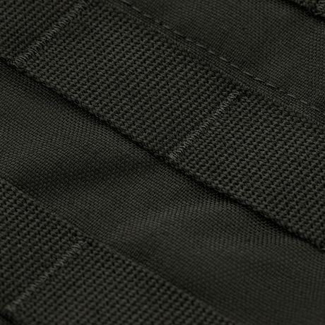 Detalje af MOLLE-stropperne på M‑Tac Front Panel til Cuirass QRS i Cordura 500D med Woojin kroge og Velcro.