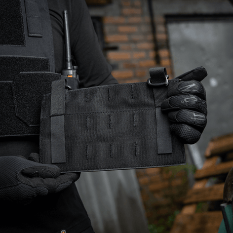 M‑Tac Front Panel til Cuirass QRS i robust Cordura 500D-materiale med MOLLE-system og Woojin kroge, designet til militært brug.
