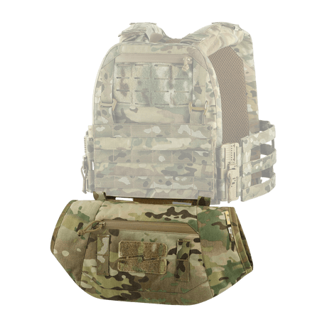 Taktisk kamufleret vest og bæltetaske i militærstil til outdoor brug.