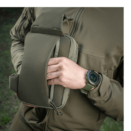 M-Tac Sling Pistoltaske Elite Hex i brug, viser holdbarhed og komfort