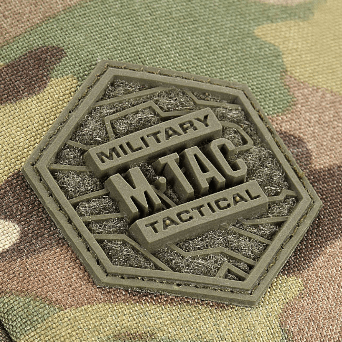 M-Tac Sling Pistoltaske Elite Hex logo på camouflage stof med M-Tac military tactical mærke.
