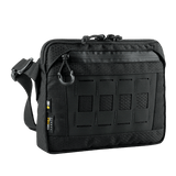 M-Tac Admin Taske Elite i slidstærkt Cordura materiale med justerbar skulderrem og flere lommer.