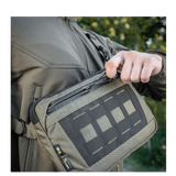 M-Tac Admin Taske Elite med slidstærk Cordura 500D, justerbar skulderrem og YKK lynlås i stilfuldt design.