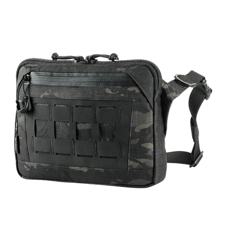 M-Tac Admin Taske Elite i slidstærkt Cordura 500D materiale med justerbar skulderrem og stilfuldt design, sort camouflage.