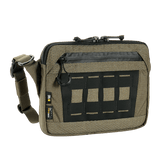 M-Tac Admin Taske Elite i slidstærk Cordura 500D med justerbar skulderrem og lommer, fremstillet med YKK lynlåse for holdbarhed.