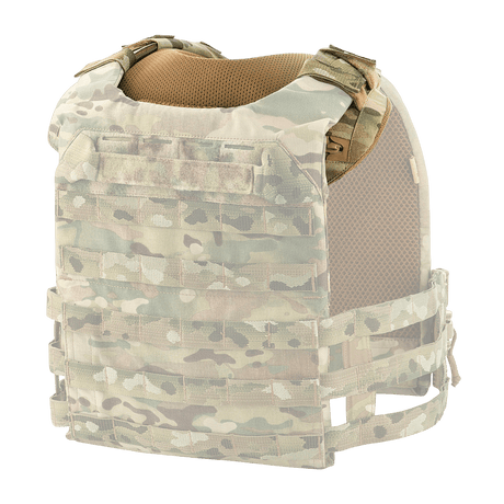 M-Tac Skulderpude til Plate Carrier Cuirass QRS monteret på en camouflagemønstret vest med høj komfort og holdbarhed