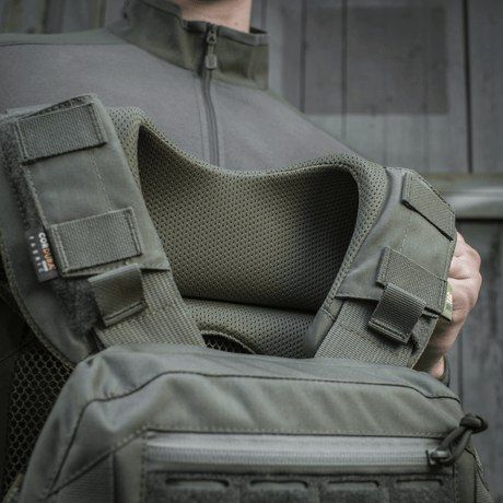 M-Tac Skulderpude til Plate Carrier Cuirass QRS i slidstærkt Cordura stof med 3D-mesh paneler for øget komfort og ventilation.