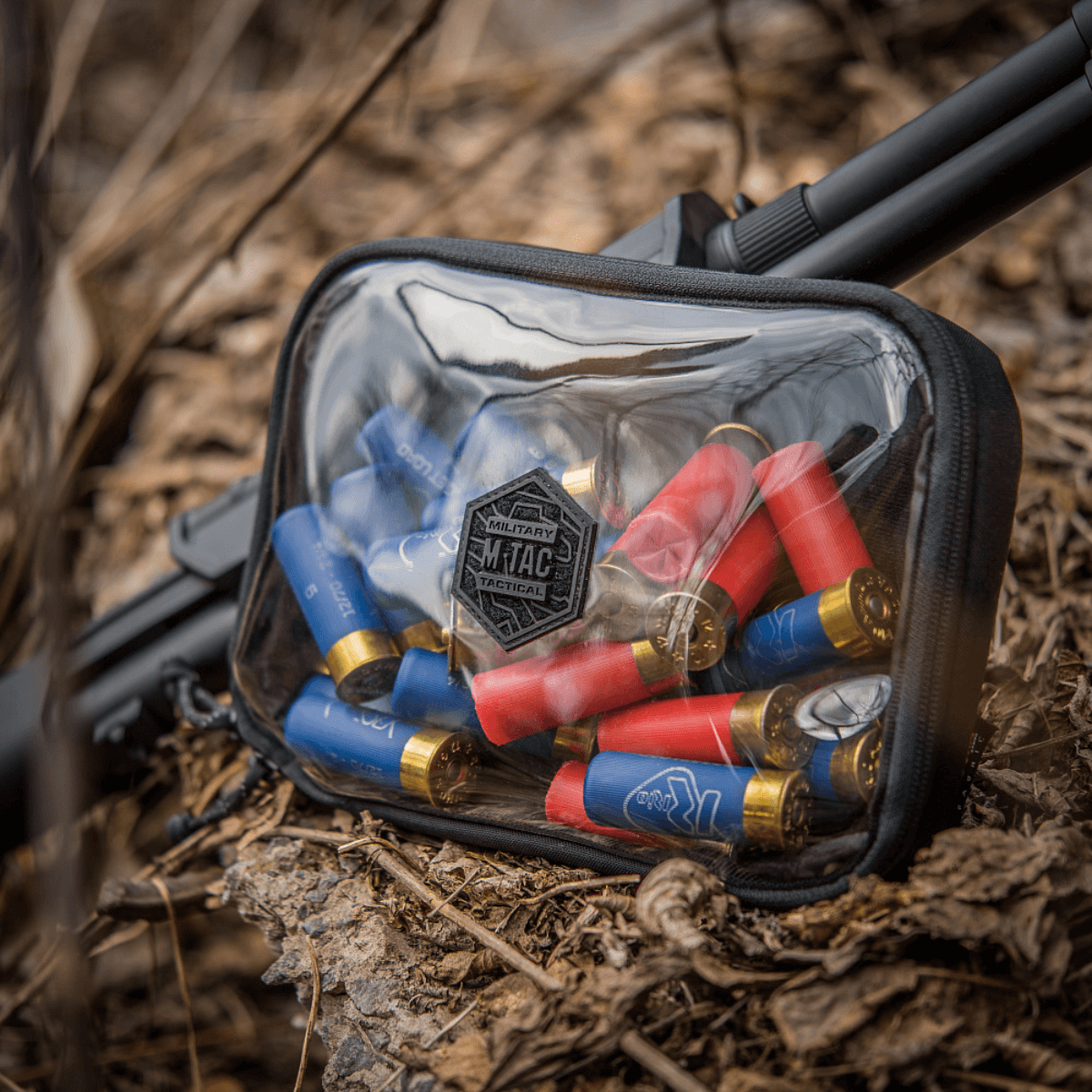 M-Tac Utility Organizer Slim Elite med gennemsigtig front, indeholder farvede patroner, ideel til praktisk og sikker opbevaring.