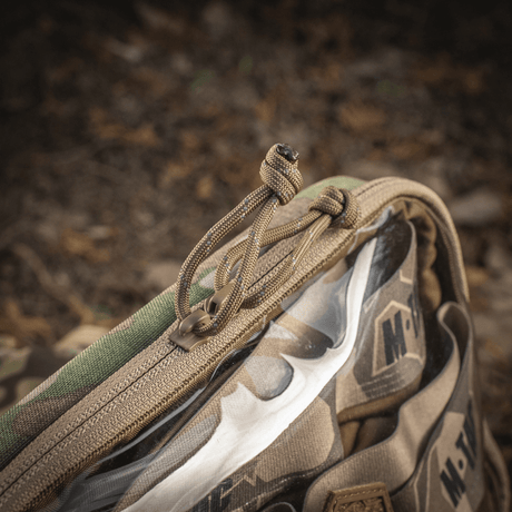 Nærbillede af M-Tac Utility Organizer Slim Elite med robust Cordura 500D materiale og gennemsigtig PVC-forvæg for let genkendelse af indhold.