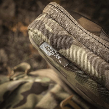Nærbillede af M-Tac Utility Organizer Slim Elite i slidstærk Cordura 500D med camouflageprint, ideel til EDC-kit og sikker opbevaring.